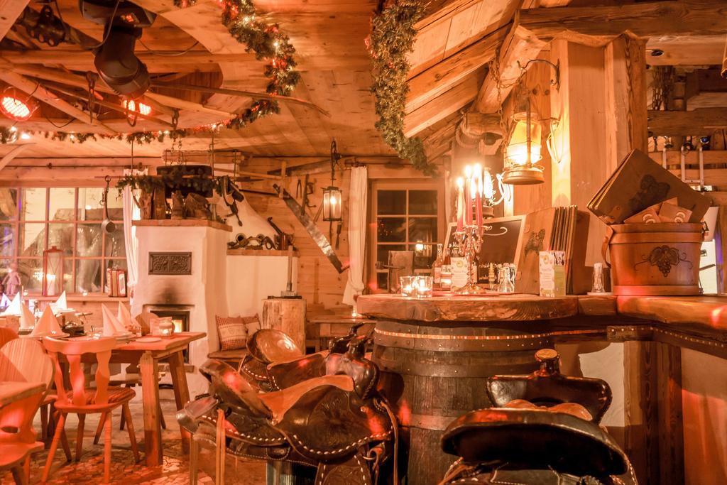 Hotel & Restaurant Gruener Baum - Die Gruene Oase Am Feldberg Feldberg  Buitenkant foto