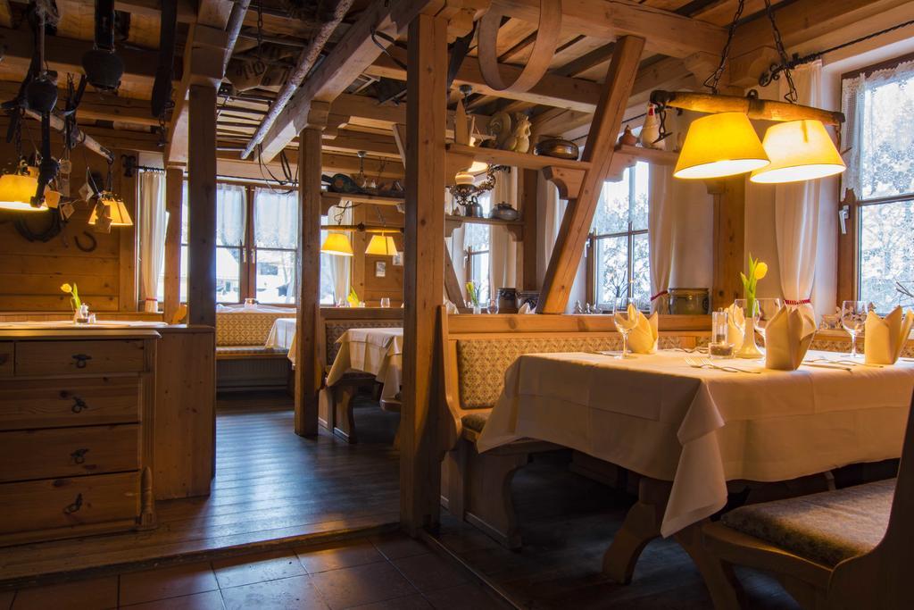 Hotel & Restaurant Gruener Baum - Die Gruene Oase Am Feldberg Feldberg  Buitenkant foto